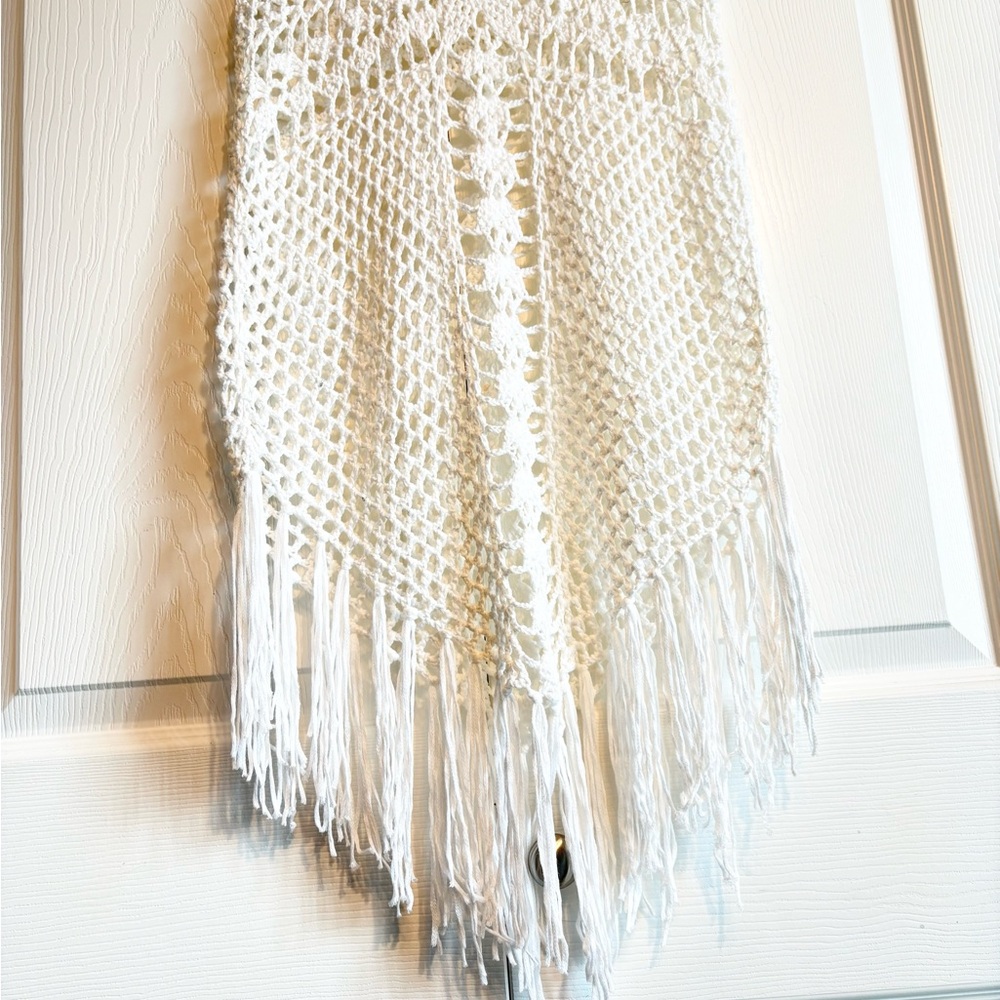 BOHO Cool White Intricate Crochet Knit Fringe Hem Festival Beach Summer Cover Up - Picture 3 of 7